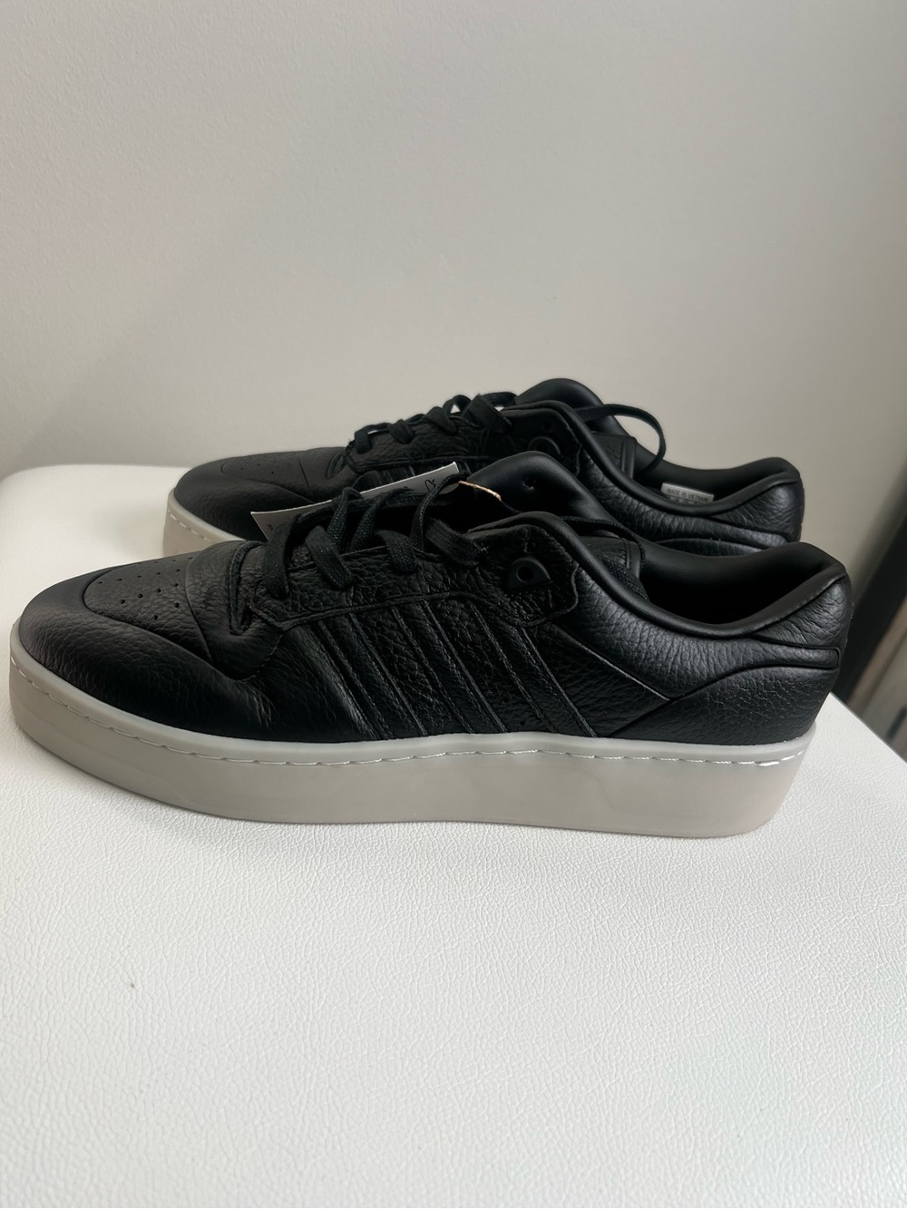 ADIDAS RIVALY LUX LOW LACE IL SNEAKERS SIZE 11